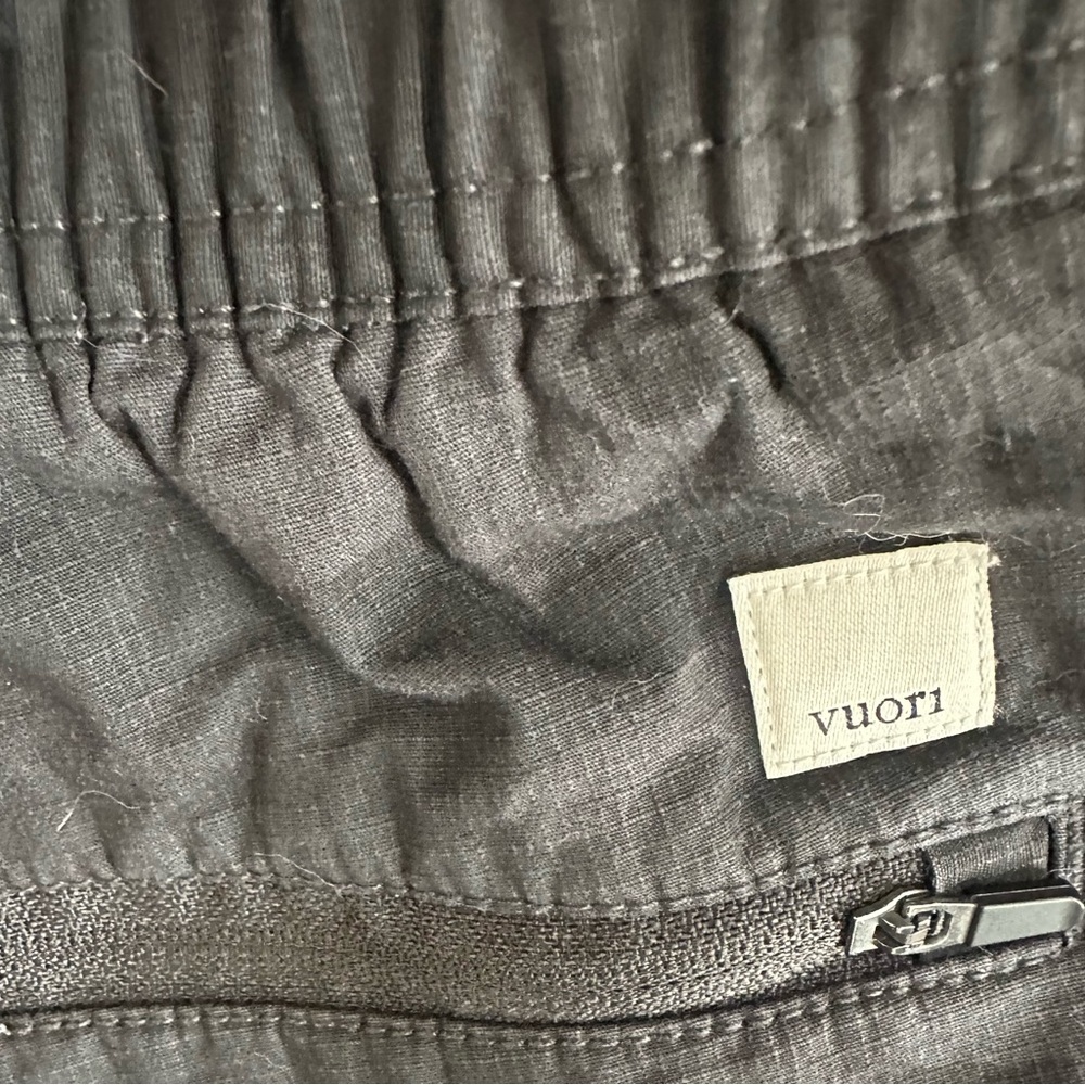 VUORI Women’s Ripstop shorts black/gray camo sz small - Picture 3 of 6